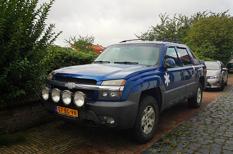 blue chevy chevrolet avalanche