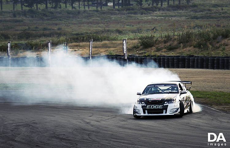 fanga dan holden commodore drift v8