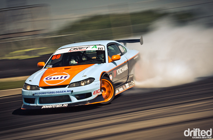 gulf nissan silvia s15 drifting