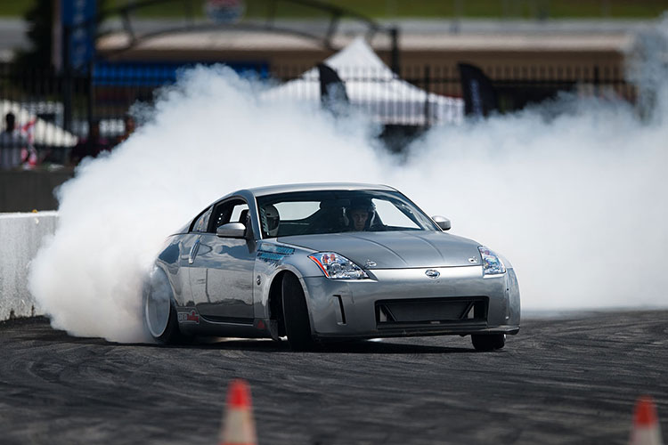 nissan 350z drifting smoke screen